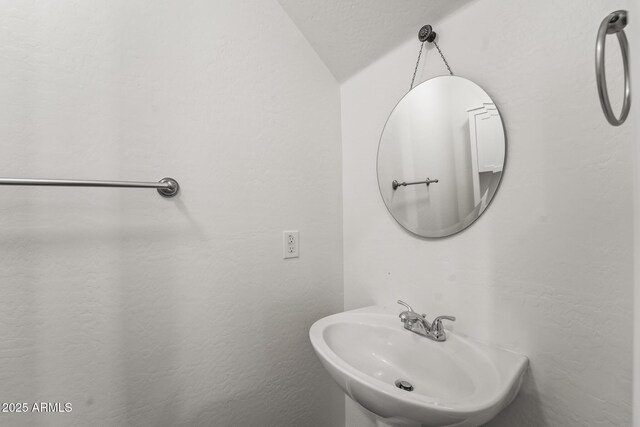 2337 E Fraktur Rd, Phoenix, AZ 85040 - bathroom with a sink