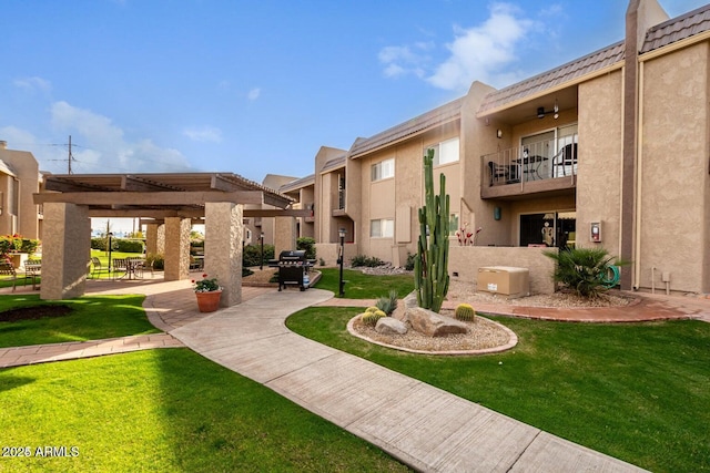 7436 E Chaparral Rd Unit 124B, Scottsdale, AZ 85250 - view of property's community featuring a pergola, a yard, and a patio area