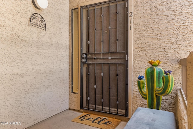 view of exterior entry with stucco siding