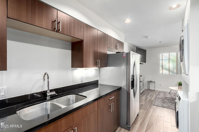 3635 N 68th St Unit 5, Scottsdale, AZ 85251 - kitchen featuring a sink, dark countertops, light wood-style floors, stainless steel refrigerator with ice dispenser, and recessed lighting