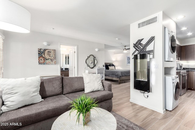 3635 N 68th St Unit 5, Scottsdale, AZ 85251 - living area with stacked washer / drying machine, light wood-style floors, a ceiling fan, recessed lighting, and baseboards