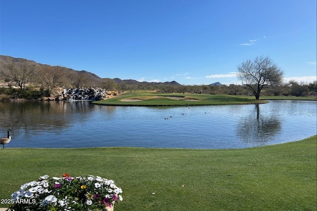 water view with a mountain view