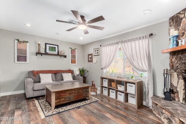 living room with dark wood-type flooring and ceiling fan