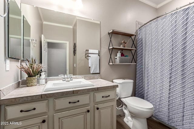 1179 E Regent Dr, Gilbert, AZ 85298 - bathroom featuring crown molding, toilet, vanity, curtained shower, and wood finished floors