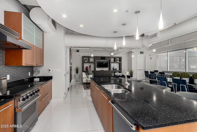 1 E Lexington Ave Unit 1108, Phoenix, AZ 85012 - kitchen with stainless steel appliances, a sink, a large island, modern cabinets, and under cabinet range hood