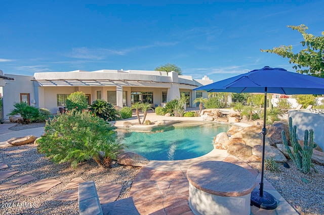 view of swimming pool