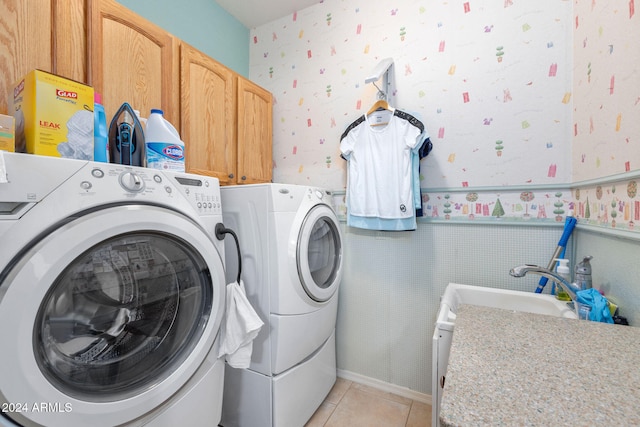 laundry room with sink, independent washer and dryer, light tile patterned floors, and cabinets