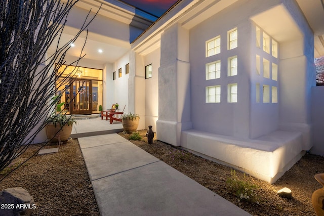 view of exterior entry featuring stucco siding