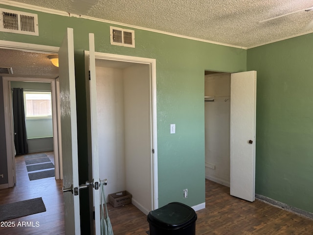 5363 N Black Canyon Highway, Phoenix, AZ 85015 - bedroom featuring a textured ceiling, wood finished floors, a closet, and visible vents
