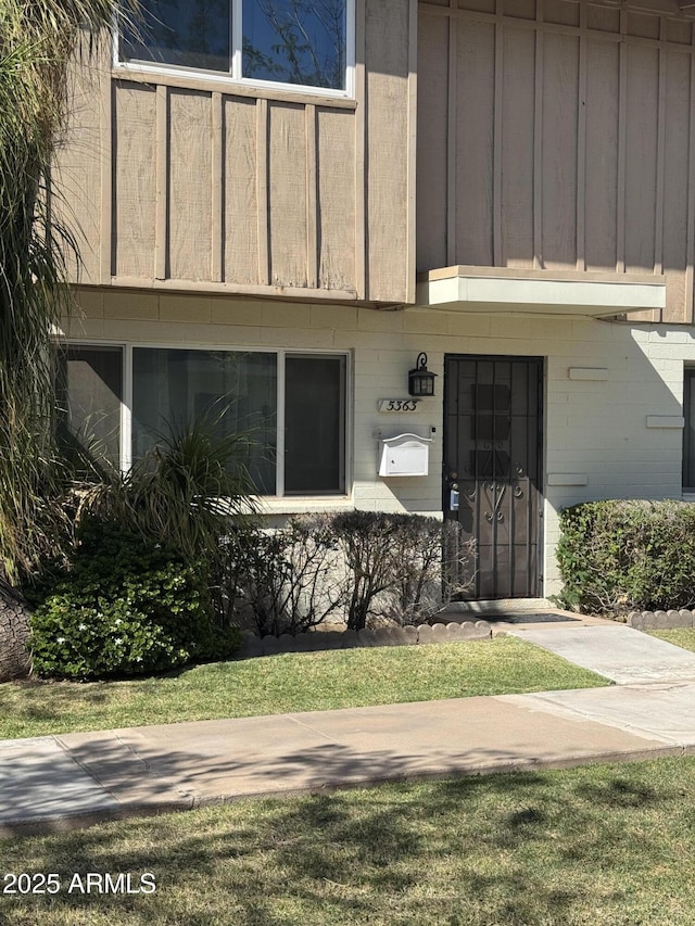 5363 N Black Canyon Highway, Phoenix, AZ 85015 - view of property entrance