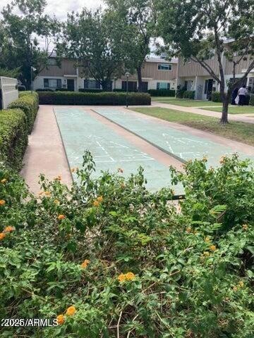 5363 N Black Canyon Highway, Phoenix, AZ 85015 - surrounding community with shuffleboard