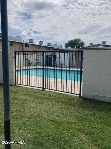 5363 N Black Canyon Highway, Phoenix, AZ 85015 - pool featuring a yard and fence