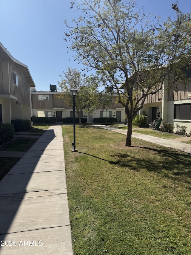 5363 N Black Canyon Highway, Phoenix, AZ 85015 - surrounding community featuring a yard