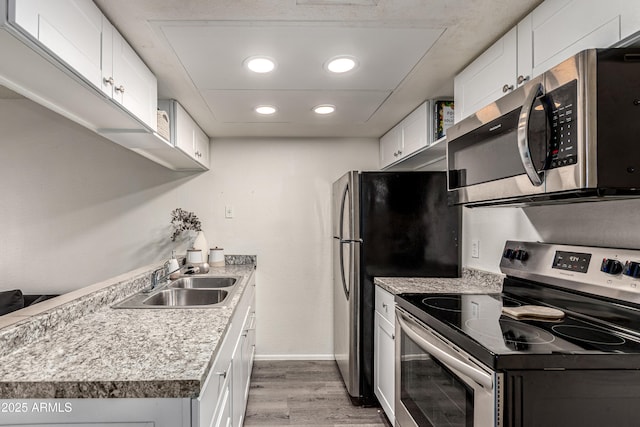 461 W Holmes Ave Unit 350, Mesa, AZ 85210 - kitchen with stainless steel appliances, light wood-style flooring, white cabinetry, recessed lighting, and light countertops