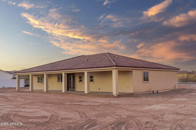 115 Ironwood Pl, Wickenburg, AZ 85390 - back of property at dusk with stucco siding and a tiled roof