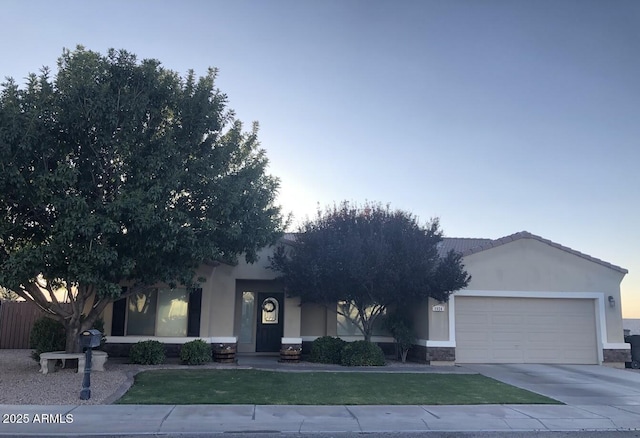 view of front facade with a garage and a yard