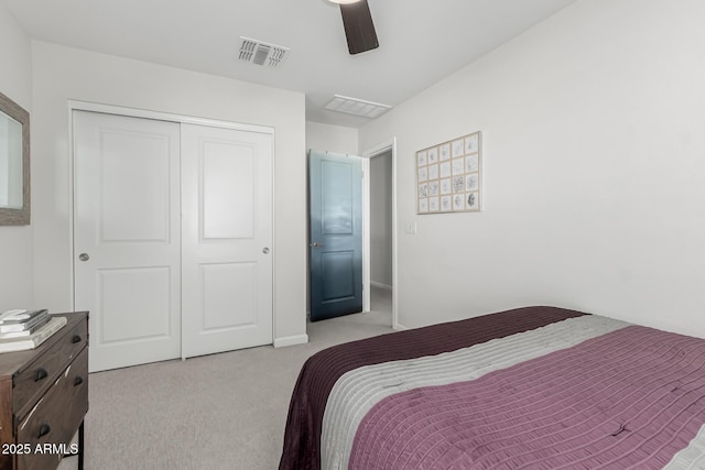 bedroom featuring a closet, visible vents, ceiling fan, and light carpet