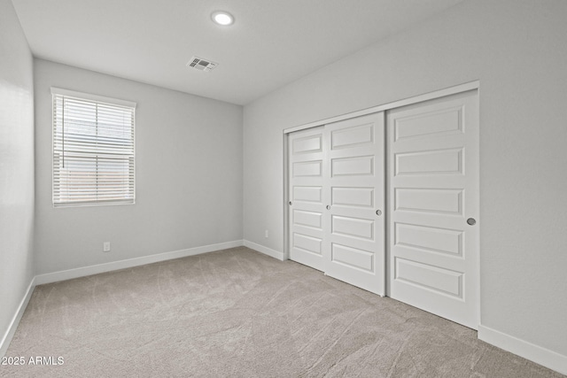 unfurnished bedroom with carpet flooring, baseboards, a closet, and recessed lighting