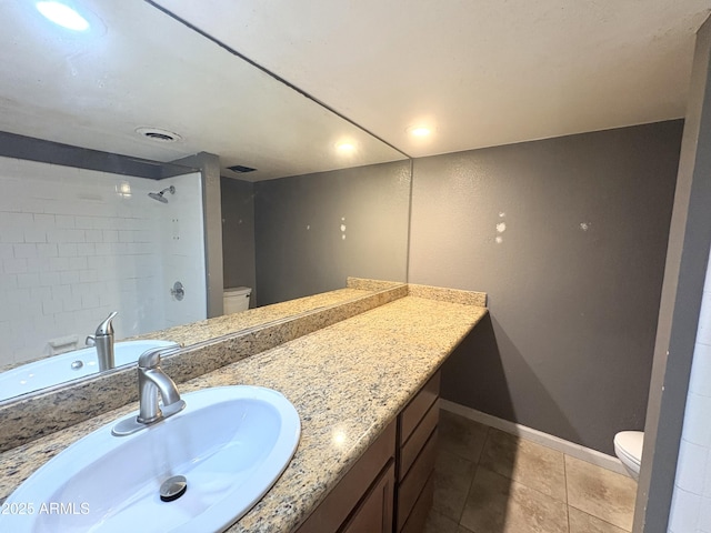 1702 W Tuckey Ln Unit 209, Phoenix, AZ 85015 - full bath featuring toilet, a shower, tile patterned flooring, baseboards, and vanity
