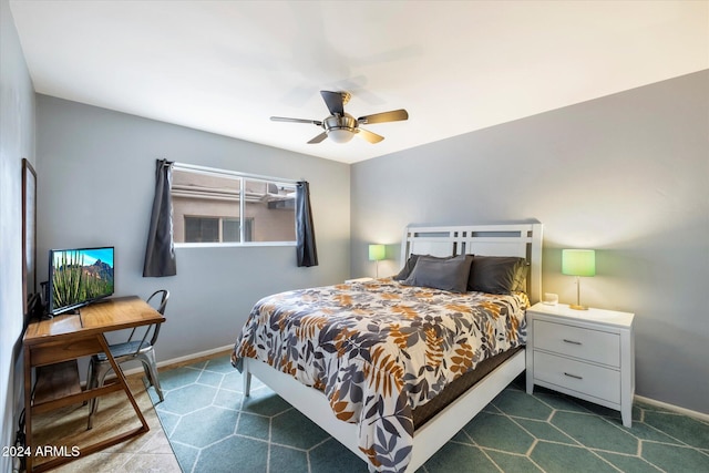 bedroom with ceiling fan