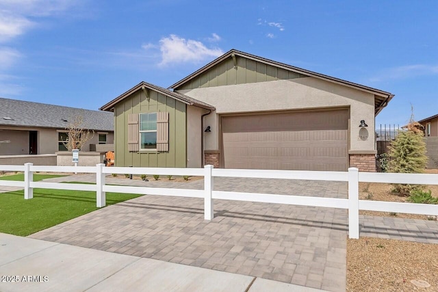 view of front facade with a garage