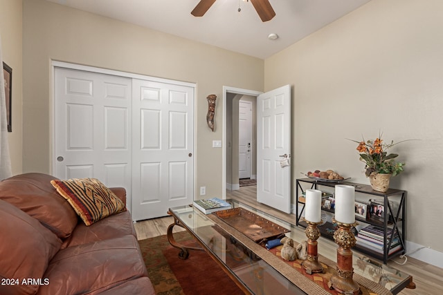 living room with light hardwood / wood-style floors and ceiling fan