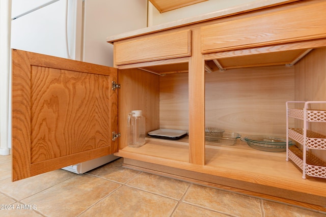 room details with light tile patterned flooring