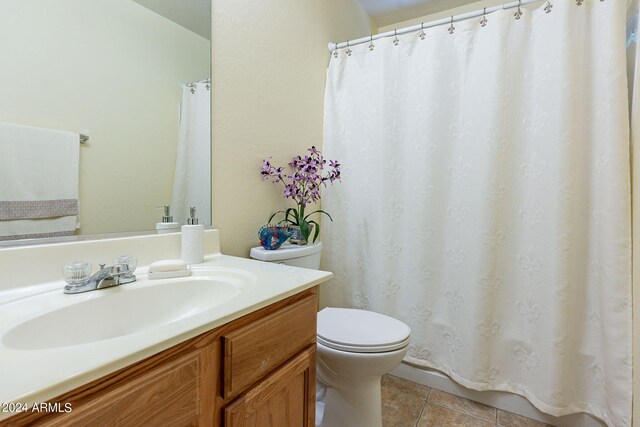 368 S 18th St, Coolidge, AZ 85128 - full bath featuring toilet, tile patterned flooring, and vanity