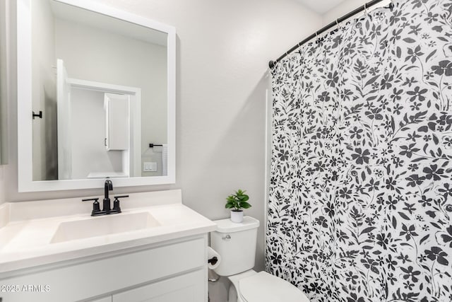 bathroom with toilet, curtained shower, and vanity