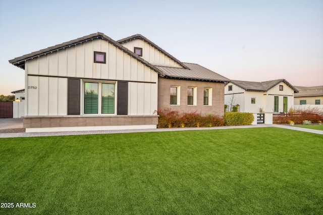 view of front of property with a yard