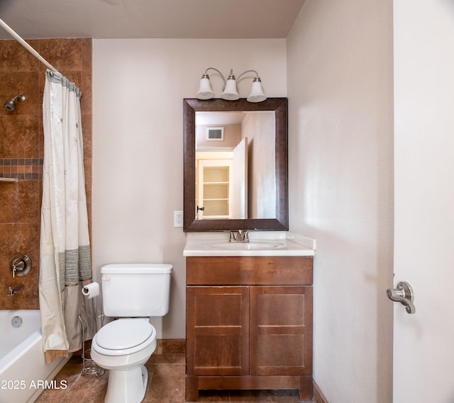 full bath with visible vents, baseboards, toilet, shower / bath combo with shower curtain, and vanity