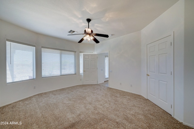 carpeted empty room featuring ceiling fan