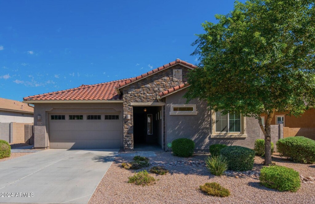 view of front of property featuring a garage