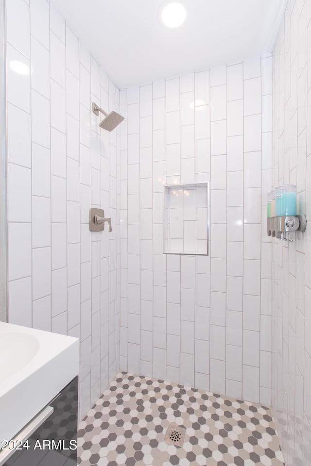 7544 E Mckinley St, Scottsdale, AZ 85257 - bathroom with a tile shower