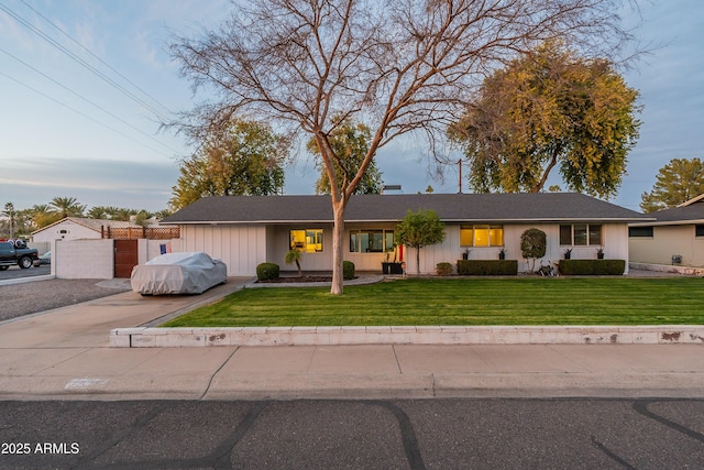 ranch-style home with a front yard