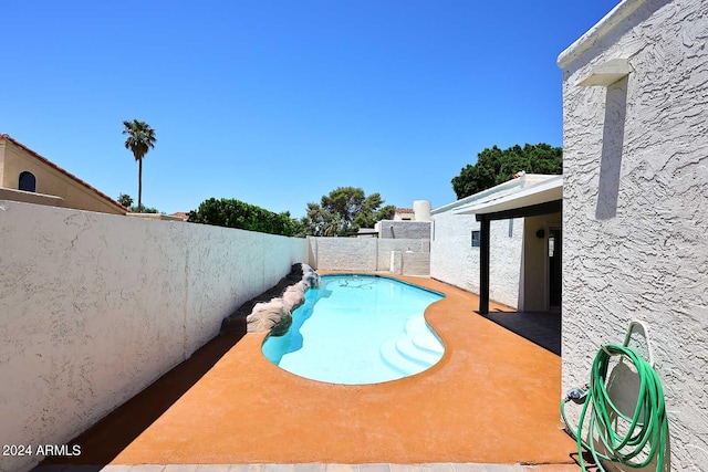 view of swimming pool