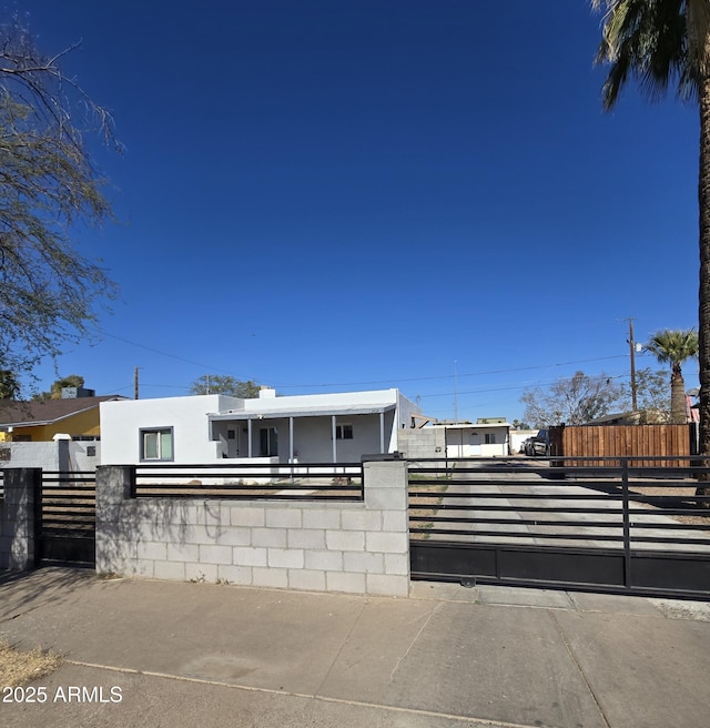 view of front facade featuring a fenced front yard and a gate