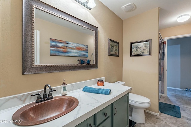 full bathroom with shower / bath combination with curtain, vanity, and toilet