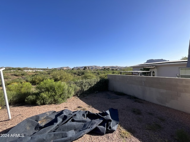 view of yard with fence and a mountain view