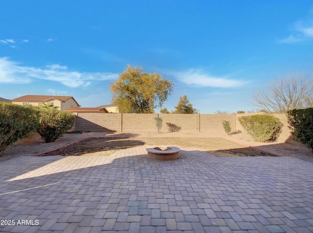 view of patio with a fire pit