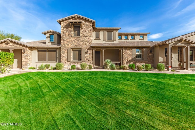 view of front of house featuring a front lawn