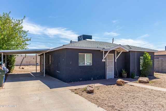 view of front of house featuring a carport