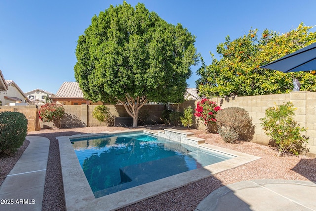 view of swimming pool