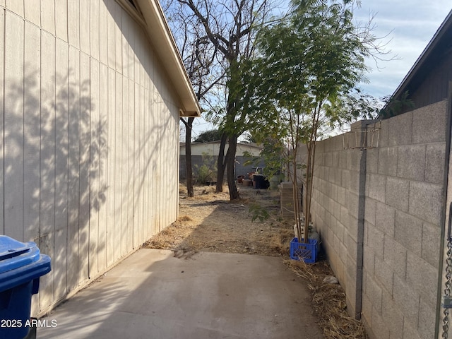 view of yard with a patio