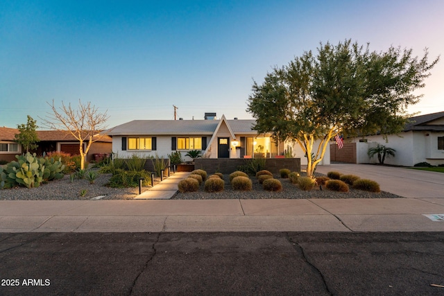 view of front facade with a garage and concrete driveway