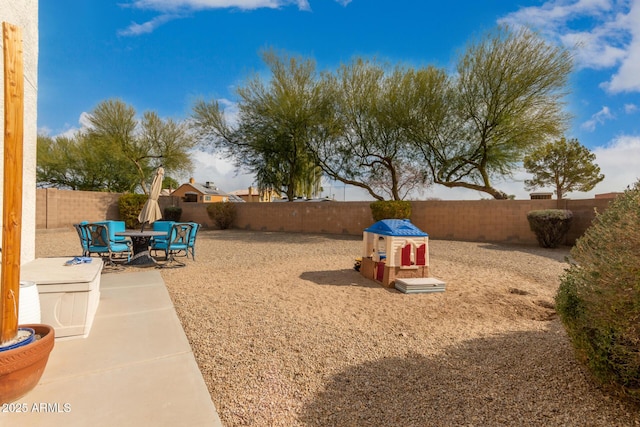 view of yard featuring a patio