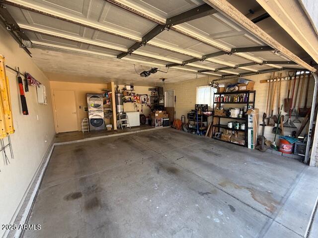 12601 N 34th St, Phoenix, AZ 85032 - view of garage