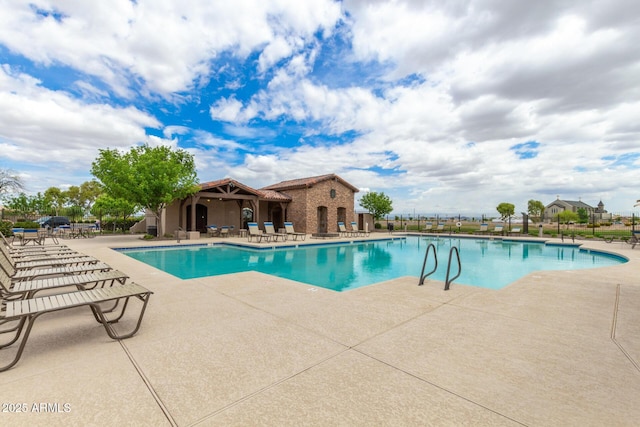 19576 N Portarosa Ct, Maricopa, AZ 85138 - community pool with a patio area