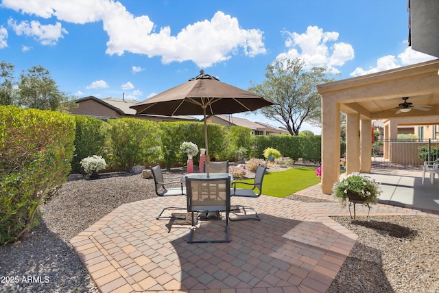 view of patio featuring a fenced backyard, outdoor dining area, and ceiling fan