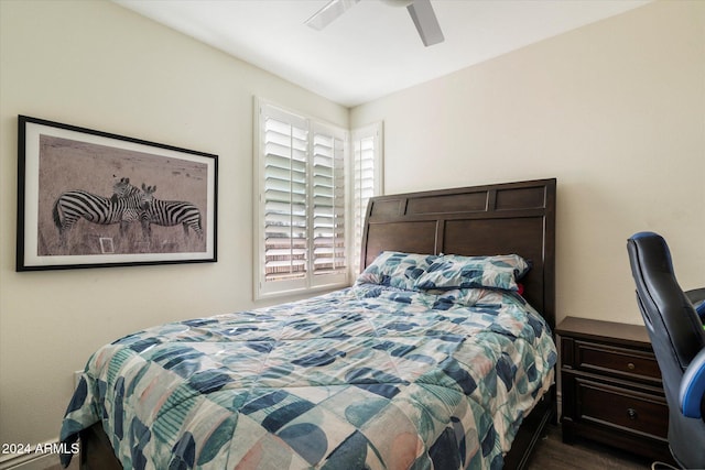 bedroom with ceiling fan